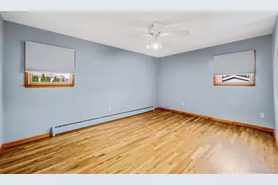 106 Fifty Acre Road S, Smithtown, NY 11787 - Photo 17