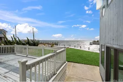 49 S Bay Avenue, Amityville, NY 11701 - Photo 35