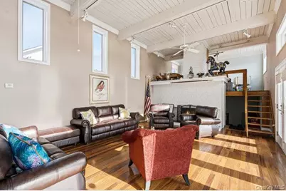 49 S Bay Avenue, Amityville, NY 11701 - Photo 5