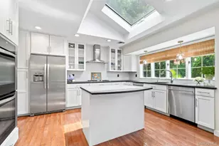 32 Hennessey Dr, Huntington, NY 11743 - Photo 5