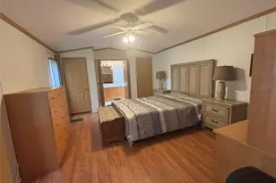 1661 Old Country Rd, Riverhead, NY 11901 - Photo 15