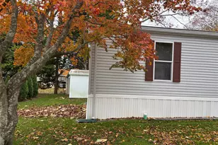 1661 Old Country Rd, Riverhead, NY 11901 - Photo 25