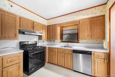 3651 Woodbridge Lane N, Wantagh, NY 11793 - Photo 13