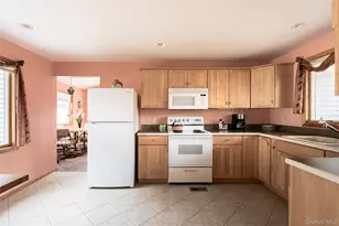 21 Woodridge Rd, Hampton Bays, NY 11946 - Photo 11