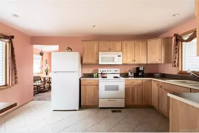 21 Woodridge Road, Hampton Bays, NY 11946 - Photo 7