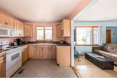 21 Woodridge Road, Hampton Bays, NY 11946 - Photo 9