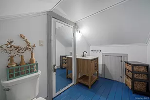 291 Terry Rd, Smithtown, NY 11787 - Photo 23