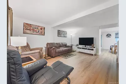 904 Kings Way #904, Carmel, NY 10512 - Photo 3