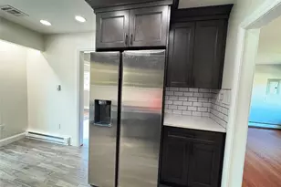 364 W 2nd St, West Islip, NY 11795 - Photo 5