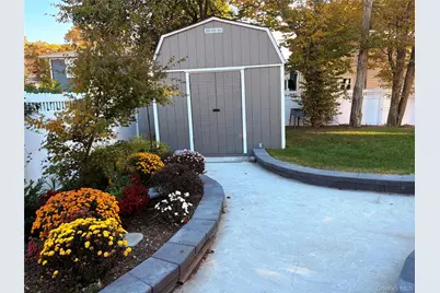 364 W 2nd Street, West Islip, NY 11795 - Photo 27