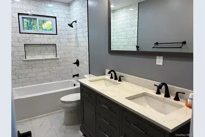 364 W 2nd Street, West Islip, NY 11795 - Photo 11