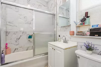 1646 Radcliff Avenue, Bronx, NY 10462 - Photo 19