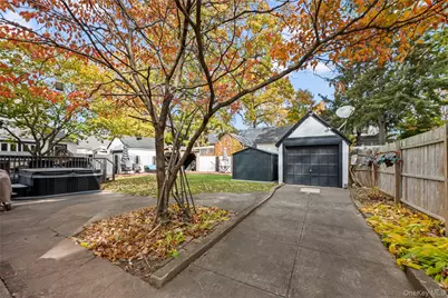 11245 178th Street, Addisleigh Park, NY 11433 - Photo 23