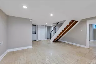 531 Old Country Rd, Plainview, NY 11803 - Photo 23