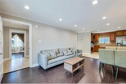 531 Old Country Road, Plainview, NY 11803 - Photo 17