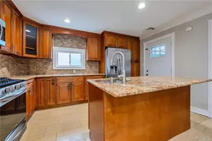 531 Old Country Rd, Plainview, NY 11803 - Photo 7