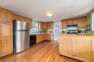 168 Bay Ave, Greenport, NY 11944 - Photo 9