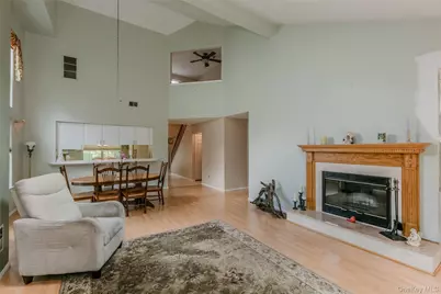 14 Mystic Circle, Bay Shore, NY 11706 - Photo 5