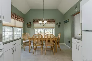 14 Mystic Cir, Bay Shore, NY 11706 - Photo 11