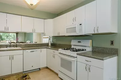 14 Mystic Circle, Bay Shore, NY 11706 - Photo 9