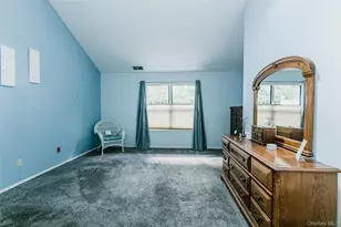 14 Mystic Cir, Bay Shore, NY 11706 - Photo 13