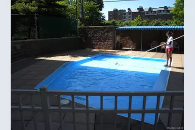 70-25 Yellowstone Boulevard #17Q, Forest Hills, NY 11375 - Photo 29