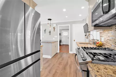 33 Pratt Street, New Rochelle, NY 10801 - Photo 9