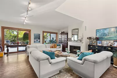 183 Captains Way, Bay Shore, NY 11706 - Photo 3