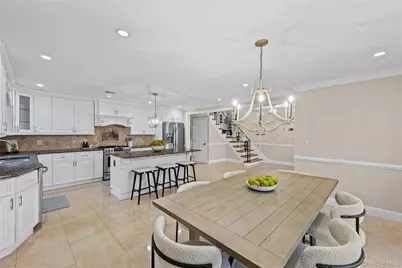 709 Demott Court, Westbury, NY 11590 - Photo 7