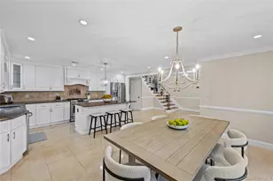 709 Demott Ct, Westbury, NY 11590 - Photo 7