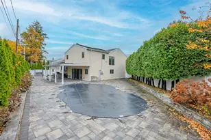 709 Demott Ct, Westbury, NY 11590 - Photo 31
