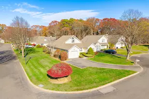 19 Saddlebrook Ct, Middle Island, NY 11953 - Photo 25