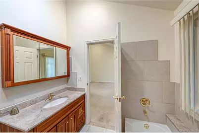 4 Cedar Ridge Lane, Bay Shore, NY 11706 - Photo 23