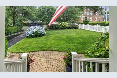 16 Clement Street, Glen Cove, NY 11542 - Photo 9