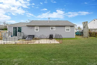 13 Poplar Street, Central Islip, NY 11722 - Photo 5