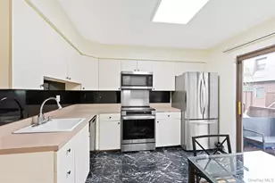 18 Heritage Dr, New City, NY 10956 - Photo 9