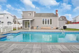 300 W 21st St, Deer Park, NY 11729 - Photo 25