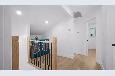 300 W 21st Street, Deer Park, NY 11729 - Photo 17