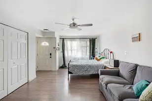 17 Gregory Ln, New York, NY 10314 - Photo 5