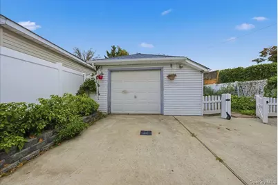 32 Franklin Avenue, Lynbrook, NY 11563 - Photo 21