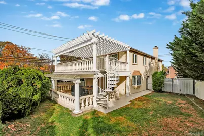 330 Bayville Avenue, Bayville, NY 11709 - Photo 3