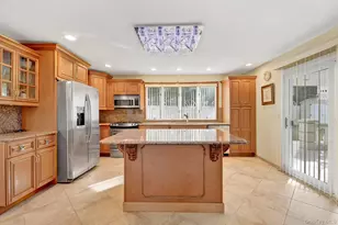 330 Bayville Ave, Bayville, NY 11709 - Photo 9