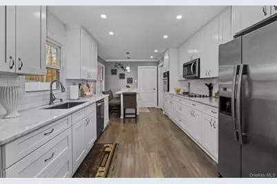 19 Barnwell Lane, Stony Brook, NY 11790 - Photo 3