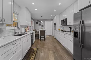 19 Barnwell Ln, Stony Brook, NY 11790 - Photo 3