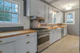 733 Stuart Ave, Mamaroneck, NY 10543 - Photo 11