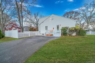 156 Clinton Ave, Patchogue, NY 11772 - Photo 3