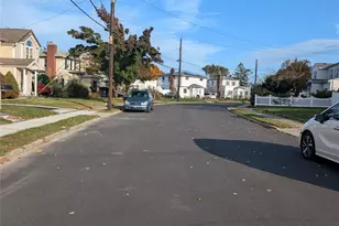 22 Murray Rd, Hicksville, NY 11801 - Photo 5