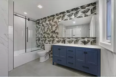 25 Countisbury Avenue, Valley Stream, NY 11580 - Photo 17