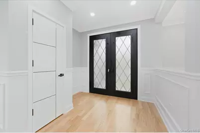 25 Countisbury Avenue, Valley Stream, NY 11580 - Photo 3