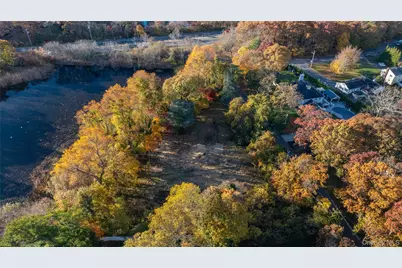 81 Old Broadway Avenue, Sayville, NY 11782 - Photo 19